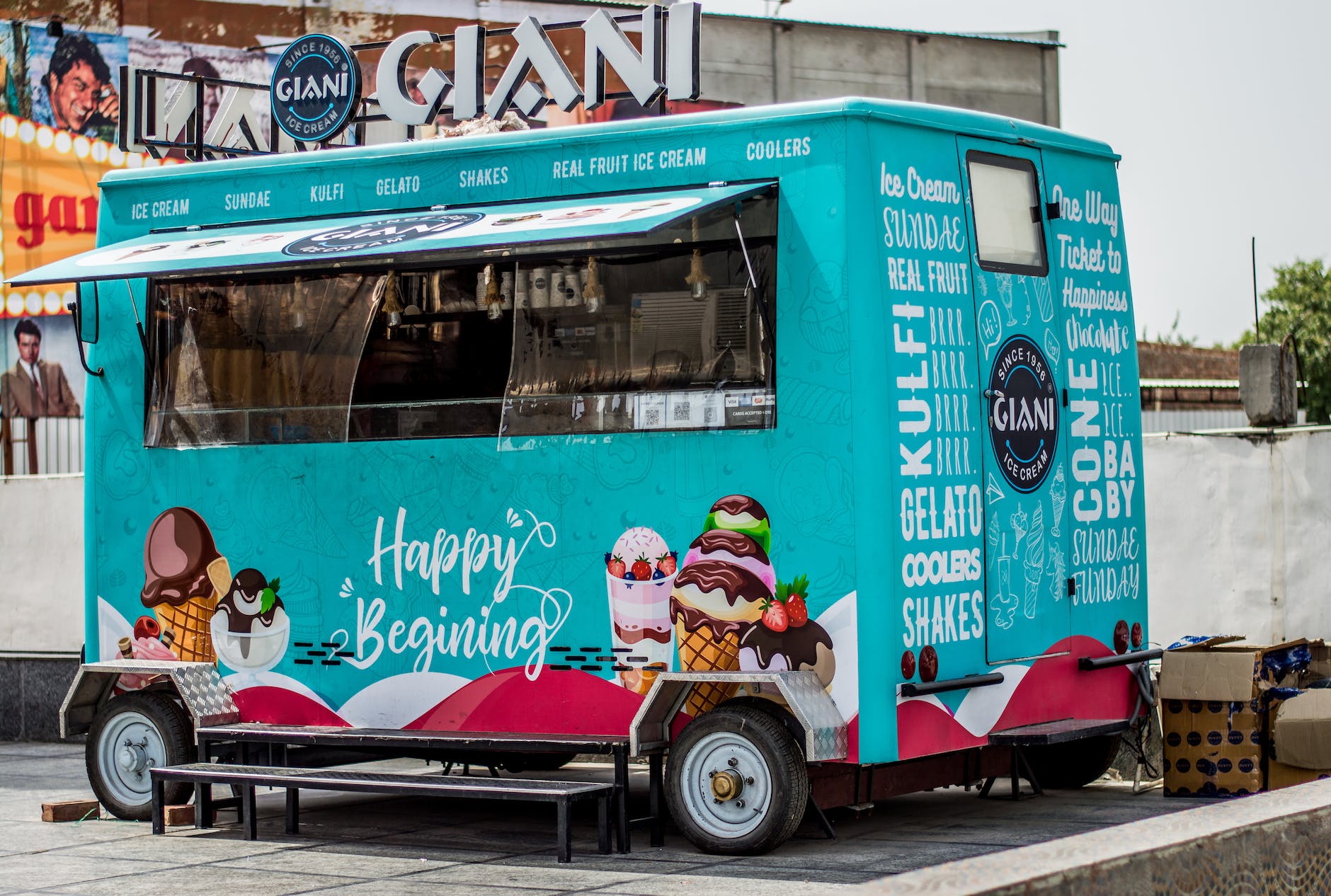 The Benefits of Renting an Ice Cream Truck for Your Corporate Event